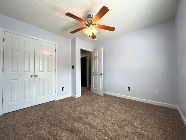 Building Photo - Overhills Creek Charmer