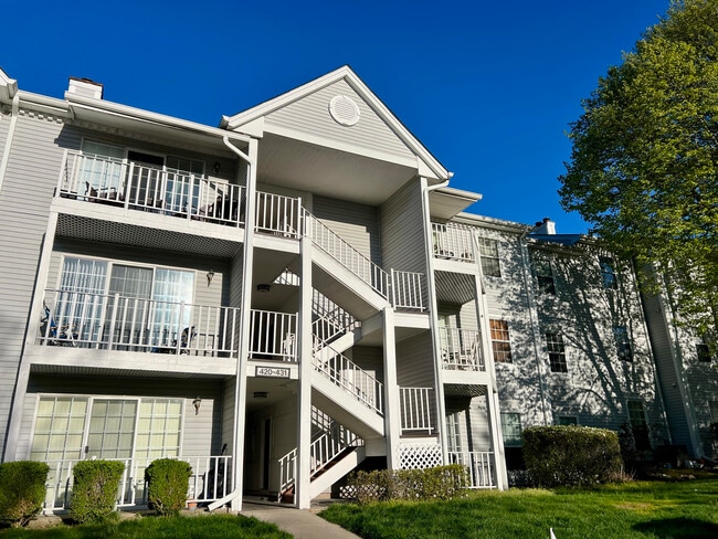 Building Photo - 425 Poets Way