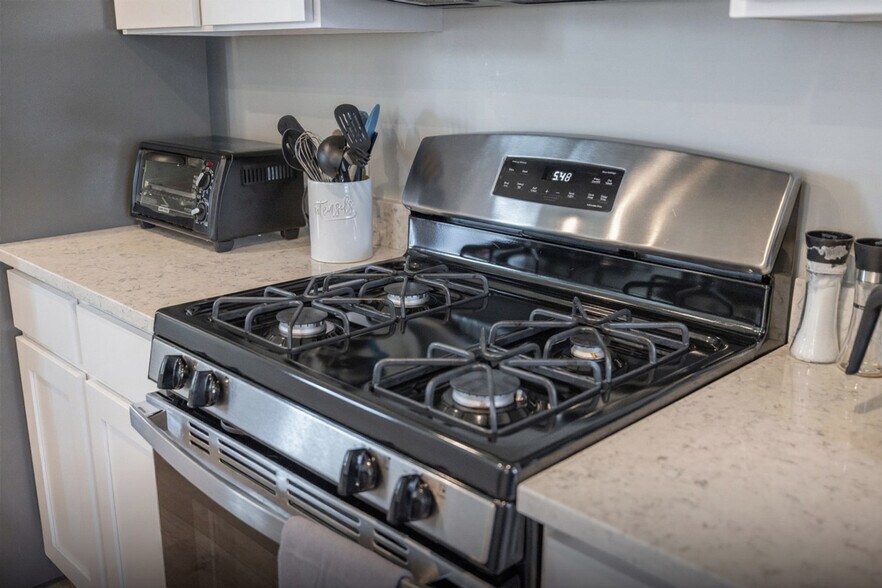 Building Photo - 1024 W 400 S