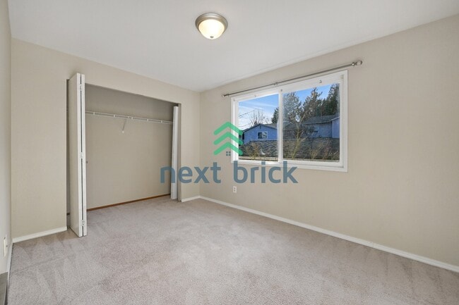 Building Photo - A Cozy 3 Bedroom and 2.5 Bathroom Property