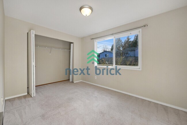 Building Photo - A Cozy 3 Bedroom and 2.5 Bathroom Property