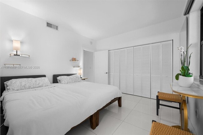 Building Photo - 445 Poinciana Island Dr