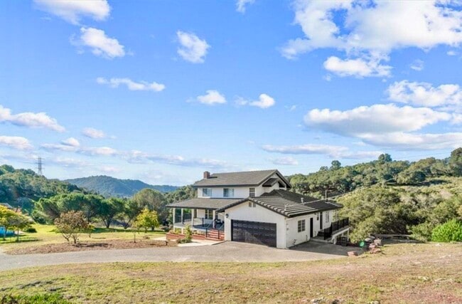 Building Photo - 221 Appy Way
