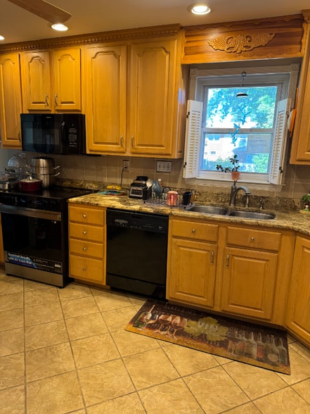 Building Photo - 109 Dauntly St