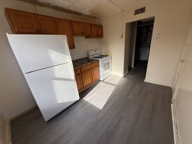 Building Photo - 339 Hemlock Dr