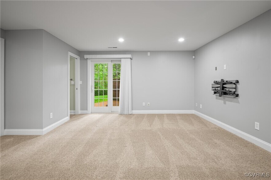 Building Photo - 11465 Pinewild Dr