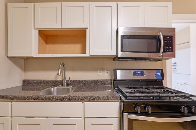 Building Photo - 198 Court St