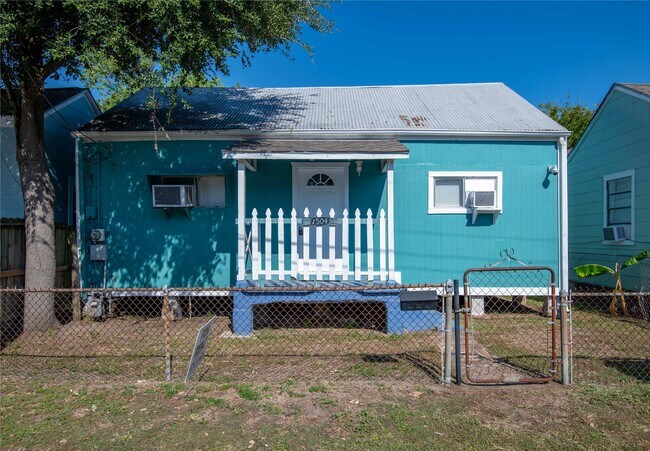 Primary Photo - 1504 J H Clouser St