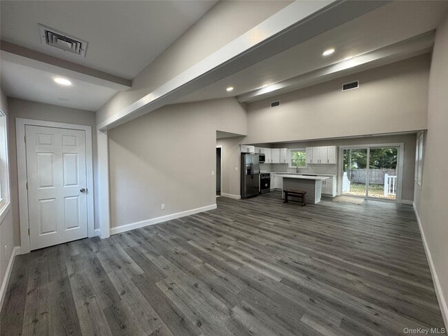 Building Photo - 75 Valley Dr