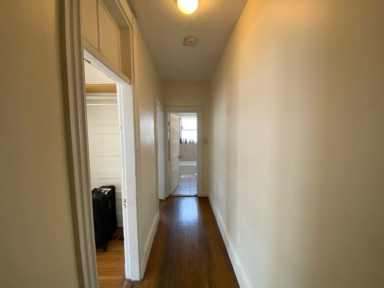 Building Photo - 140 Calumet St
