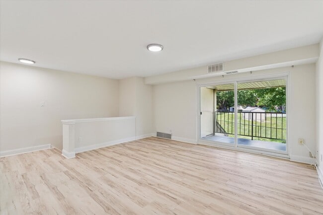 Building Photo - Fully Renovated 2B/2B unit in Old Forge Cr...