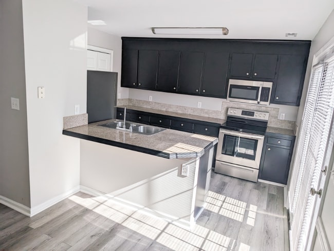 Building Photo - 630 S Main St