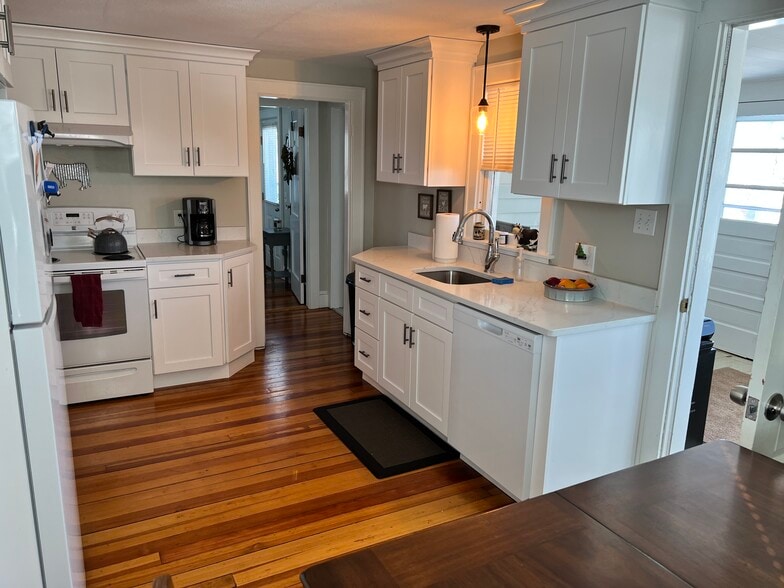 Primary Photo - 2 East St