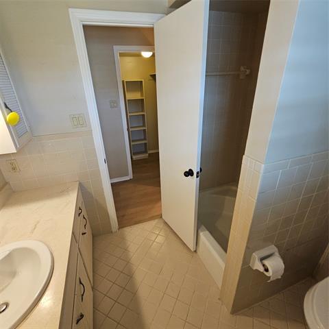 Building Photo - 6033 Sandhurst Ln
