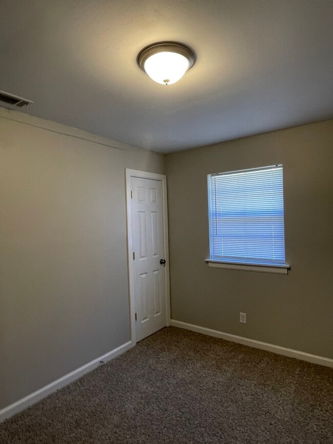 Building Photo - 7015 Eddy Ln