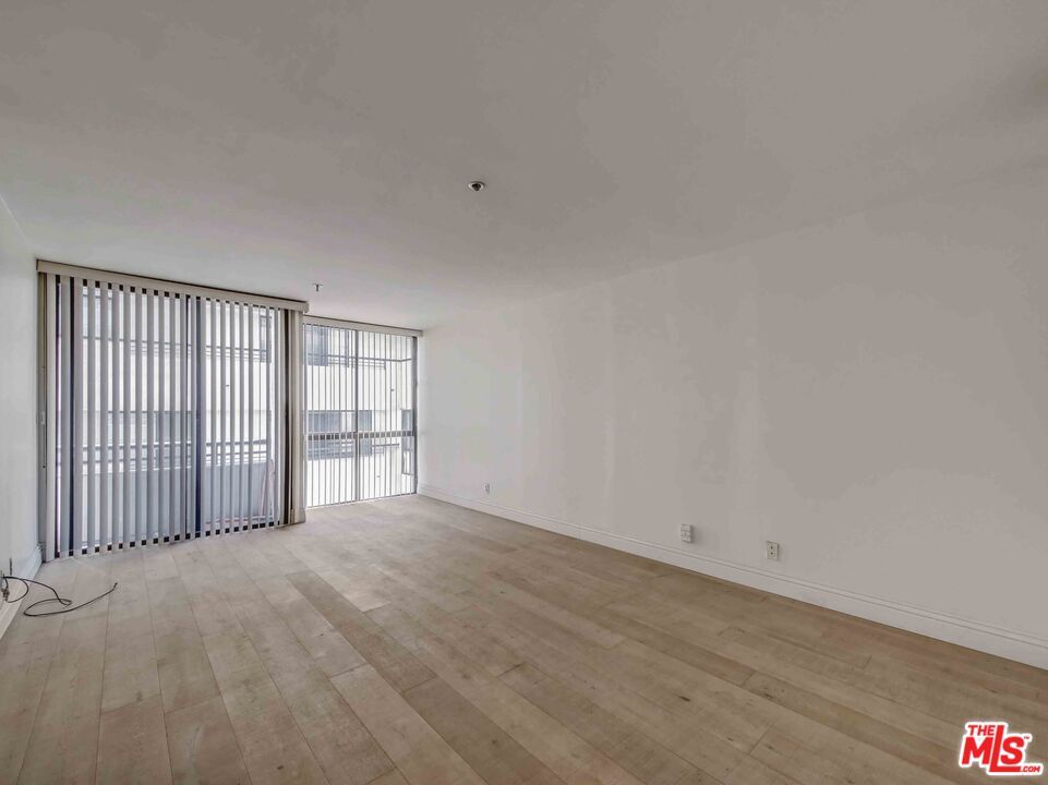 Building Photo - 10660 Wilshire Blvd