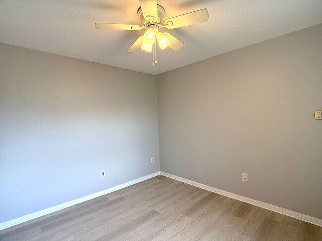 Building Photo - 306 Mango Dr