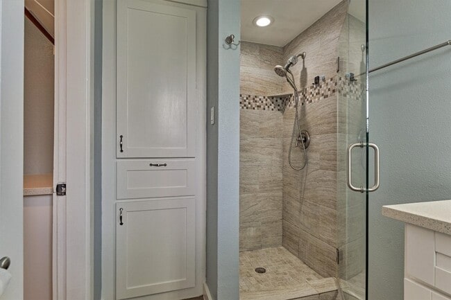 Building Photo - 711 Granberry St