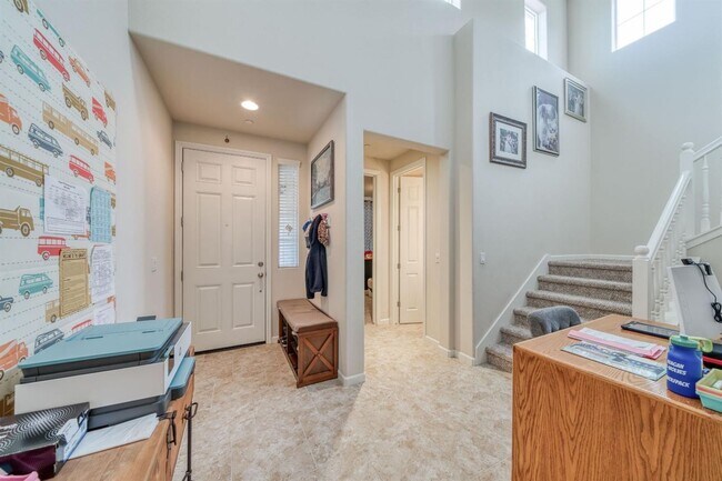 Building Photo - Beautiful 5 bedroom / 4 bath near Clovis East