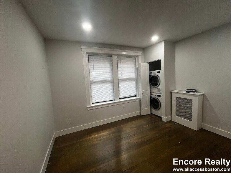 Building Photo - 19 Peterborough St