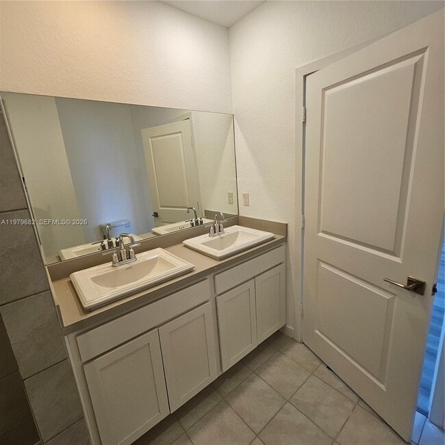 Building Photo - 1720 SE 9th Ave