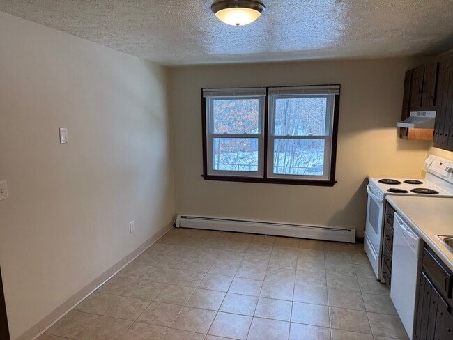 Building Photo - Briarwood 9