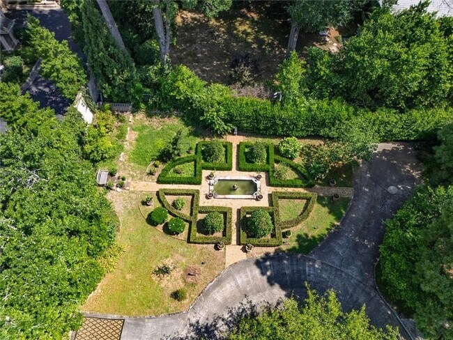 Building Photo - 2538 Parkside Dr NE