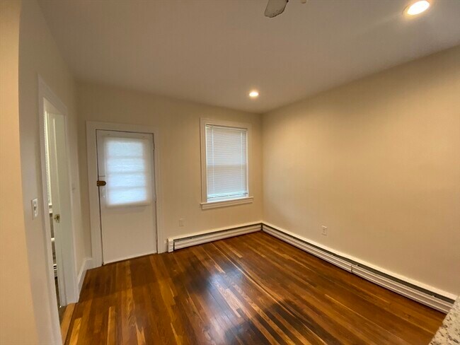 Building Photo - 90 Lyndhurst St