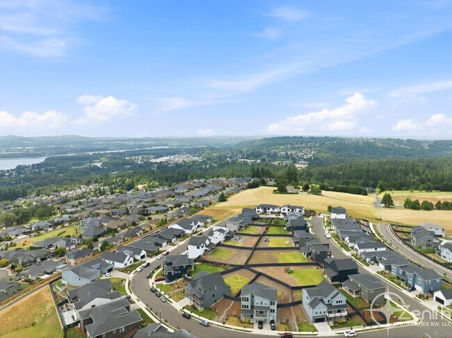 Building Photo - 382 W Fir Lp