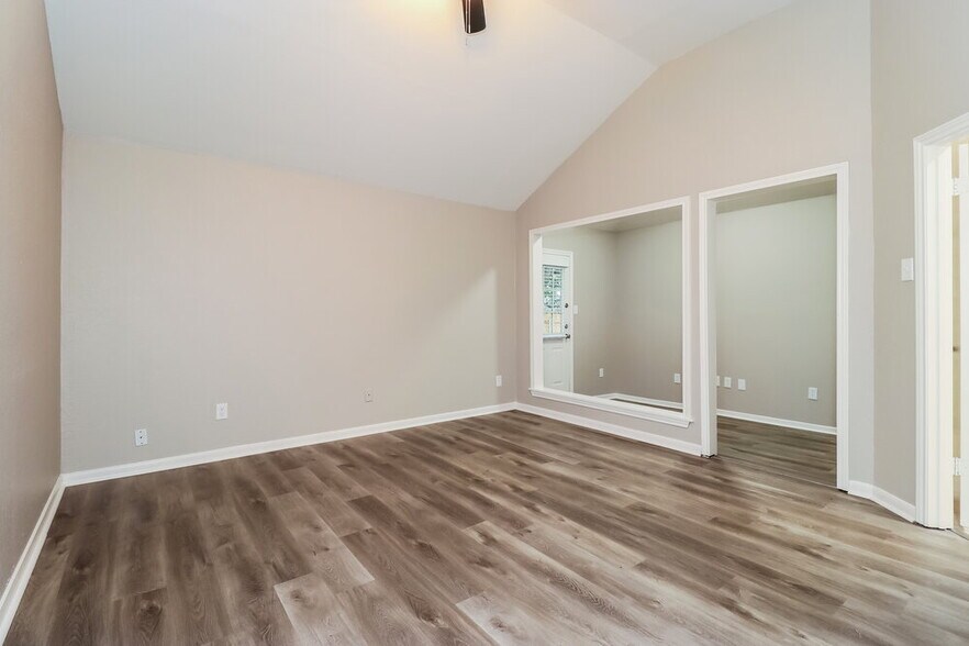 Building Photo - 107 Hollywood Dr