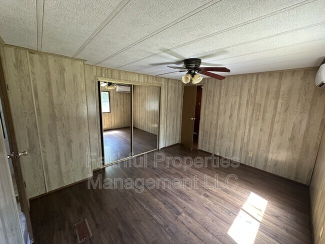 Building Photo - 10251 Shadow Wood Cir