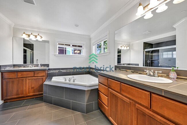 Building Photo - A spacious 4-bedroom+ 2 dens +Bonus Room a...