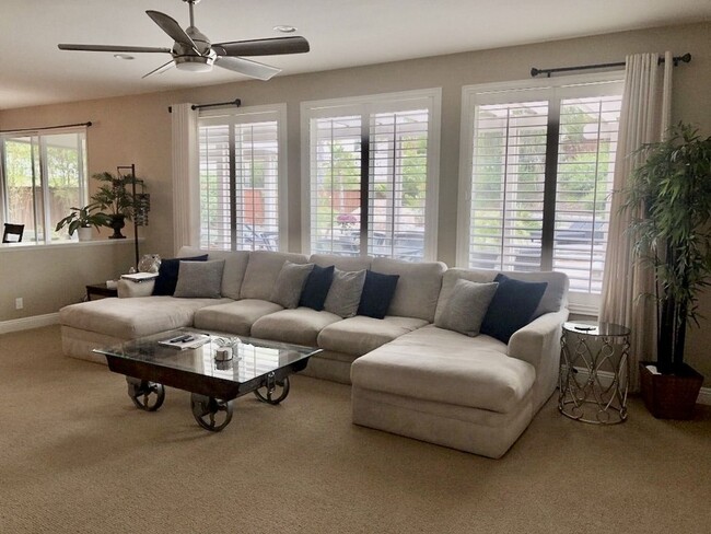 Building Photo - Beautiful, Expansive Paseo Del Sol Pool Home for Rent