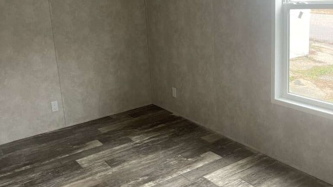 Building Photo - 22 Eastview Dr