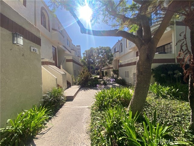 Building Photo - 2931 Plaza del Amo