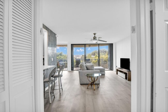 Building Photo - 859 Jeffery St