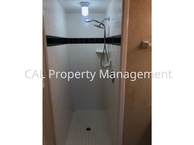 Building Photo - South Salinas 3 Bedroom, 2 Bath Home