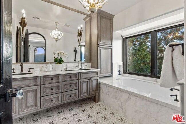 Building Photo - 16866 Charmel Ln