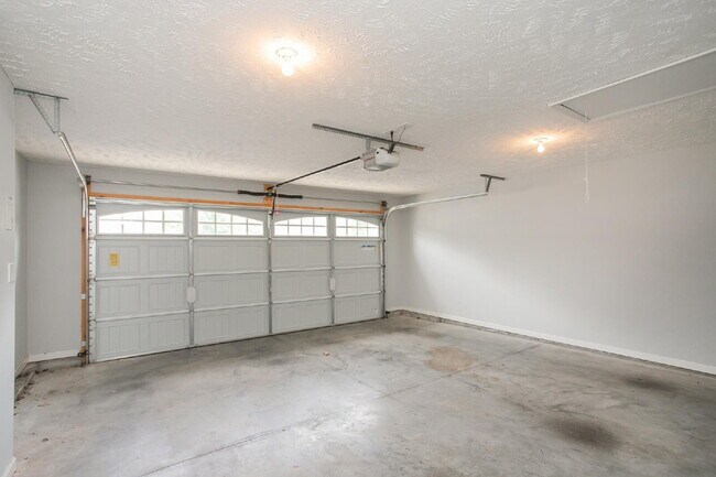 Building Photo - Single-level 2-bed, 2-bath townhome in 55+ community with pool, clubhouse, fitness center and gro...