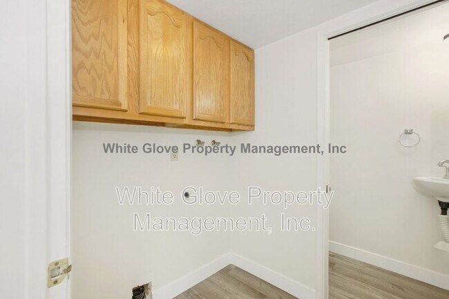 Building Photo - 9596 Bickley Dr