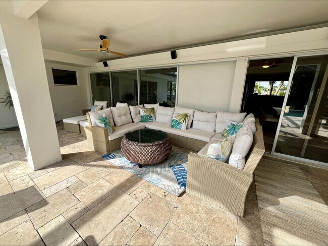 Building Photo - 556 SE 15th Ave