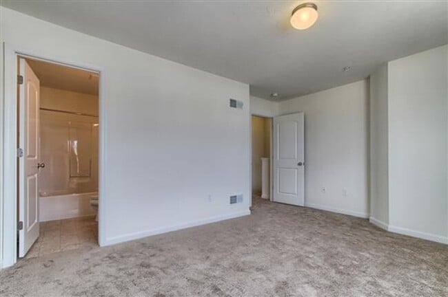 Building Photo - Spacious 3 Bedroom, 2.5 Bath Townhome in Spring Grove School District!