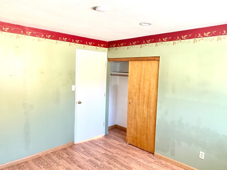 Building Photo - 6815 Moeser Ln