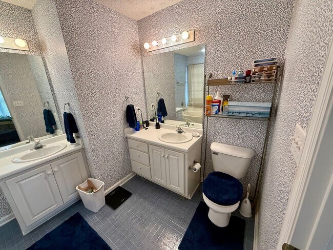 Building Photo - Charming 3BR Home Across from Barnett Shoals Elementary