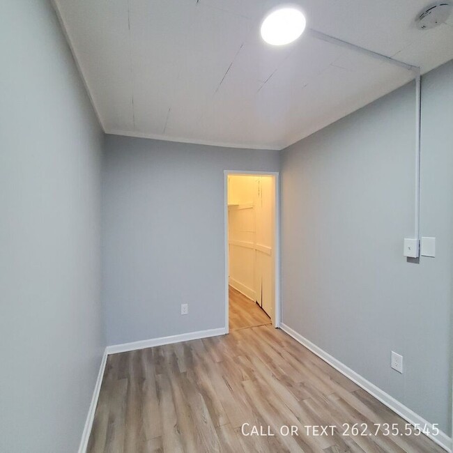 Building Photo - Freshly Updated 1 Bed 1 Bath Apartment in ...