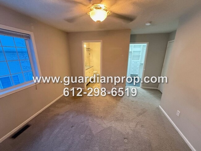 Building Photo - End Unit Townhouse on Secluded Drive Available Now, Updated Kitchen & Baths, Large Primary Suite