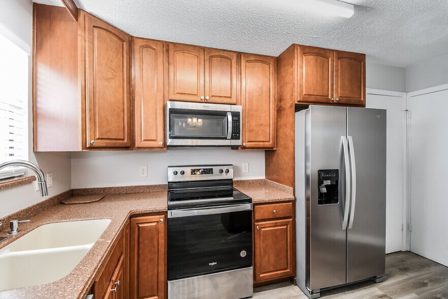 Building Photo - 4030 Laurelwood Dr