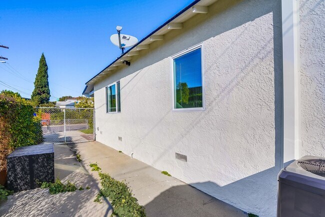 Building Photo - 11310 Argan Ave