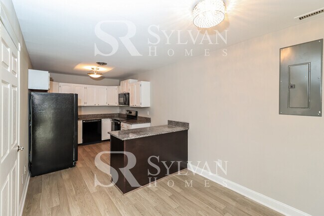 Building Photo - Updated 3BR home in Crownsville available now!