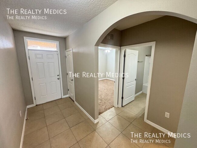 Building Photo - 1665 Laurel Oaks Dr